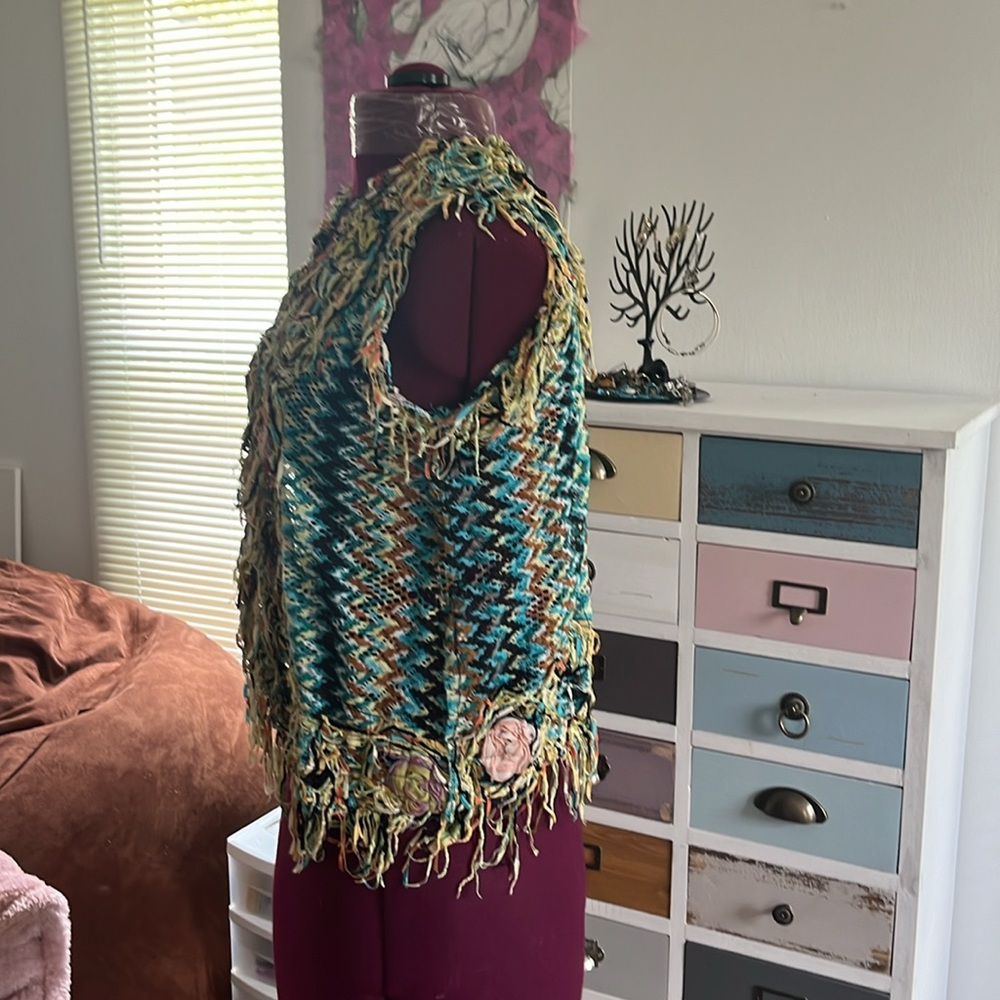 Artsy boho fringe multicolored whimsical floral pattern vest - Picture 4 of 12